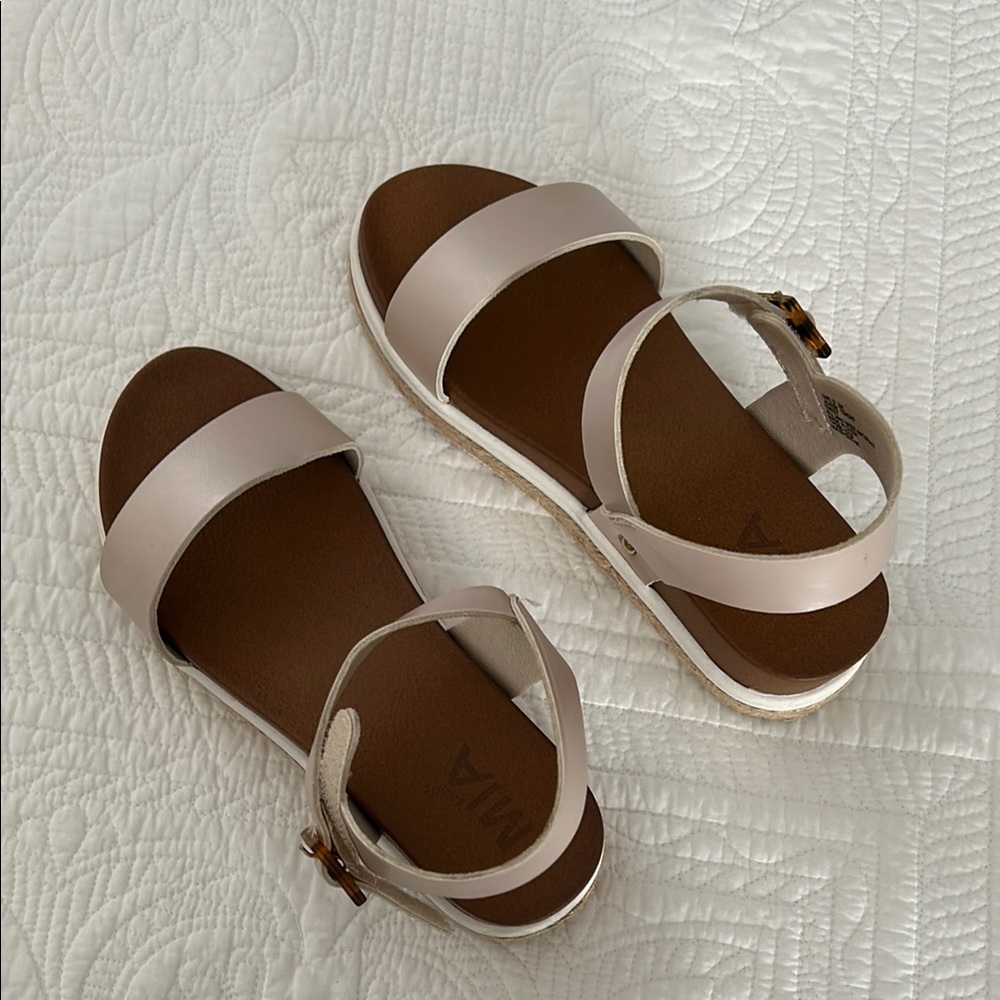 Girls MIA champagne wedge sandal. Tortoise shell buckle. Worn twice